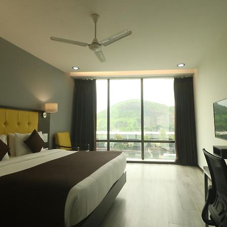 Hotel Mumbai House Airoli, Нави Мумбаи Экстерьер фото